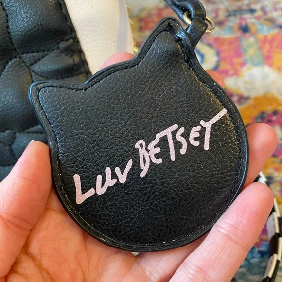 ❌SOLD🏷️Luv Betsey Johnson Kitty Cat Quilted Black And White Vegan Crossbody Bag - Picture 3 of 13